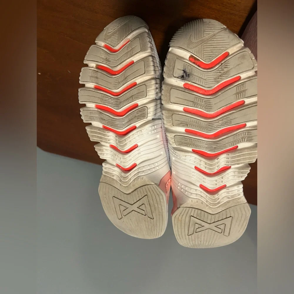 women’s Nike free metcon 3 grey/ crimson size 8 - Picture 13 of 15